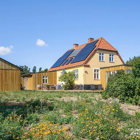 Casa vacanze 5 Bedroom In Svaneke
